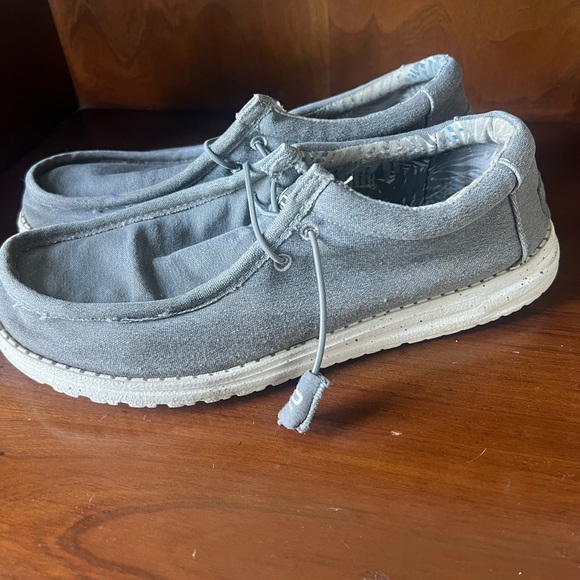 HEYDUDE men’s size 10 lightweight slip on shoe very good condition gray - Picture 6 of 7